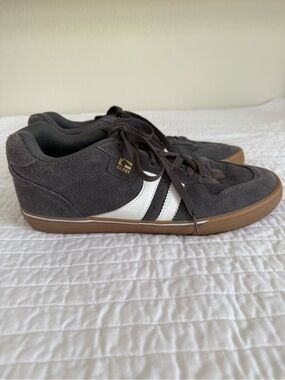 Globe Men's Encore 2 Grey Suede Sneaker